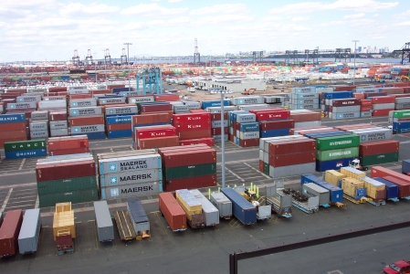 shipping_containers_at_port_elizabeth_new_jersey